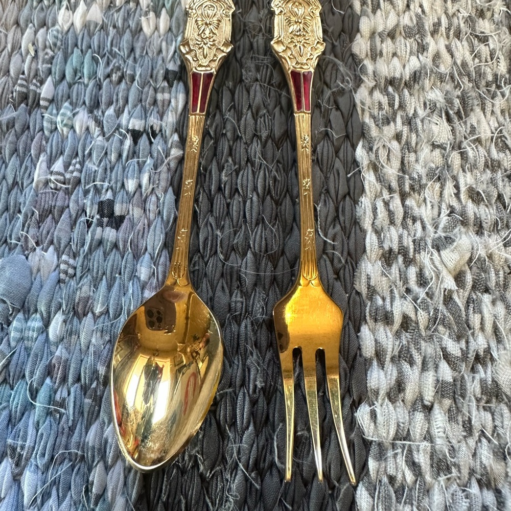 SAM Gold and Red Flatware Set for Dining
